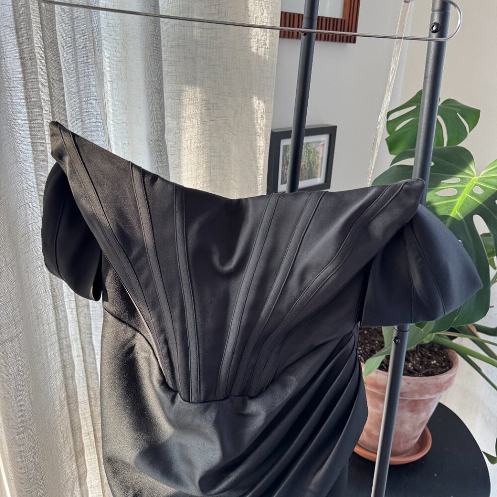 HOUSE OF CB Loretta Off-Shoulder Corset Satin Dress – Size L - Picture 5 of 15